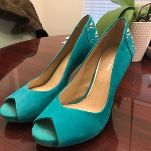 Size 9 teal 3.5” peep-toe heels